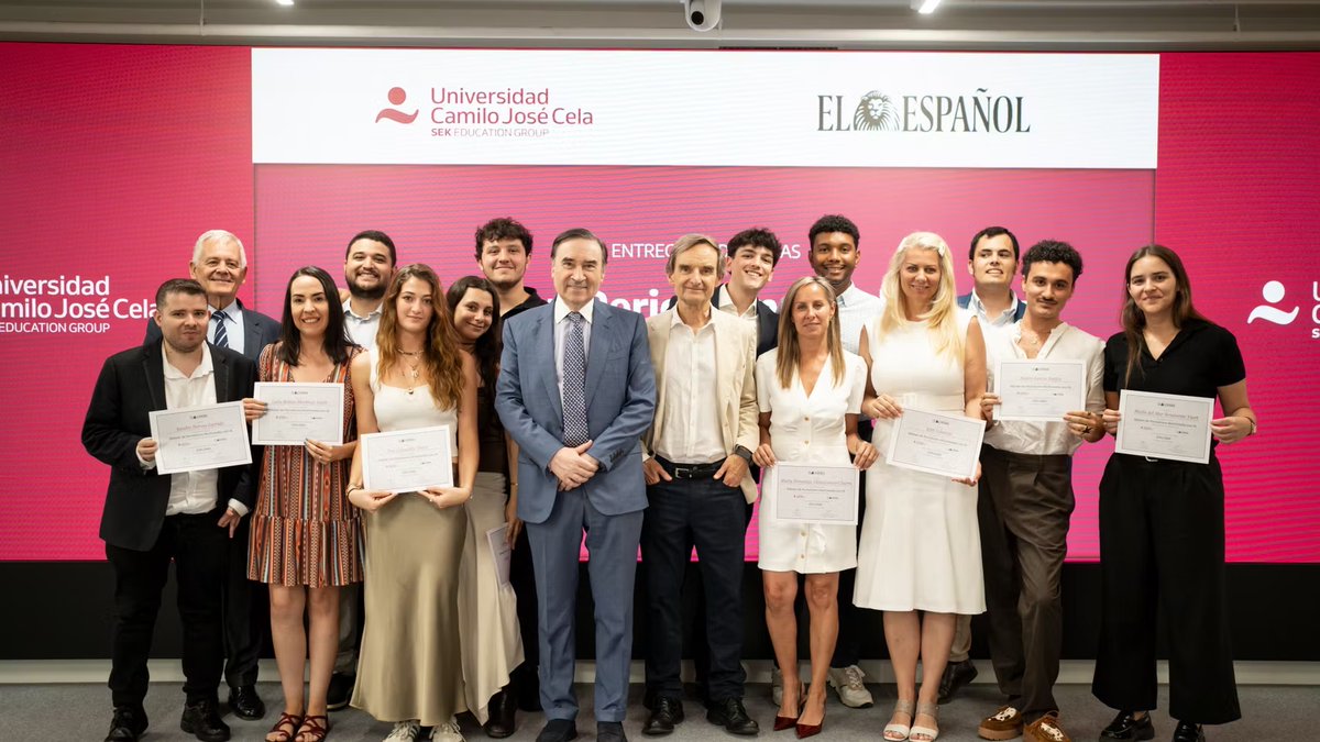 elespanolcom's tweet photo. 🗣️ Pedro J. Ramírez, a los alumnos del Máster de EL ESPAÑOL: "Nunca han sido tan imprescindibles los buenos periodistas como ahora"

👉 El director renueva su apuesta con el Máster de @elespanolcom en la entrega de diplomas a la tercera edición celebrado en @universidadcjc https://t.co/7ngaqD0QTM