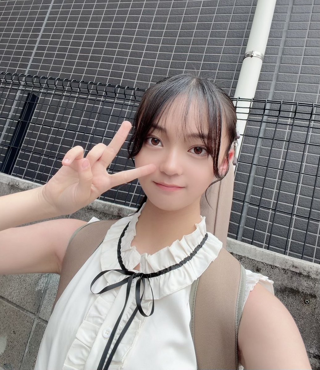 hoshi_runa_'s tweet photo. 久しぶりの投稿になっちゃった💦

今からギターレッスンへ🎸
背中に背負ってるのが私のギターだよ https://t.co/B1yw0Qrlnz