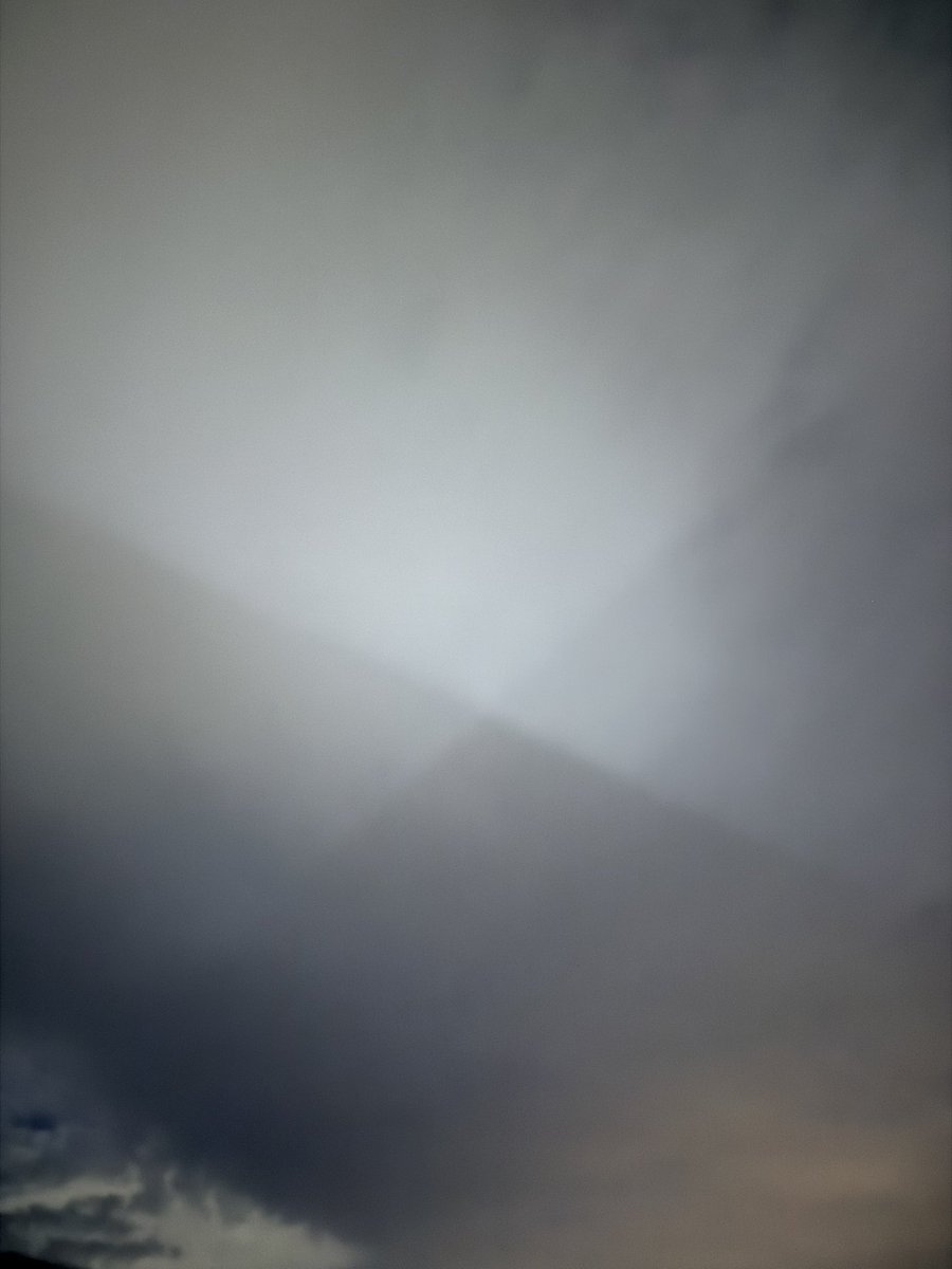 B_Michaelis's tweet photo. Some weird shit going on in North Bend WA right now… what kind of anomaly is this??? 
#anomaly https://t.co/sXx0hkEMlf
