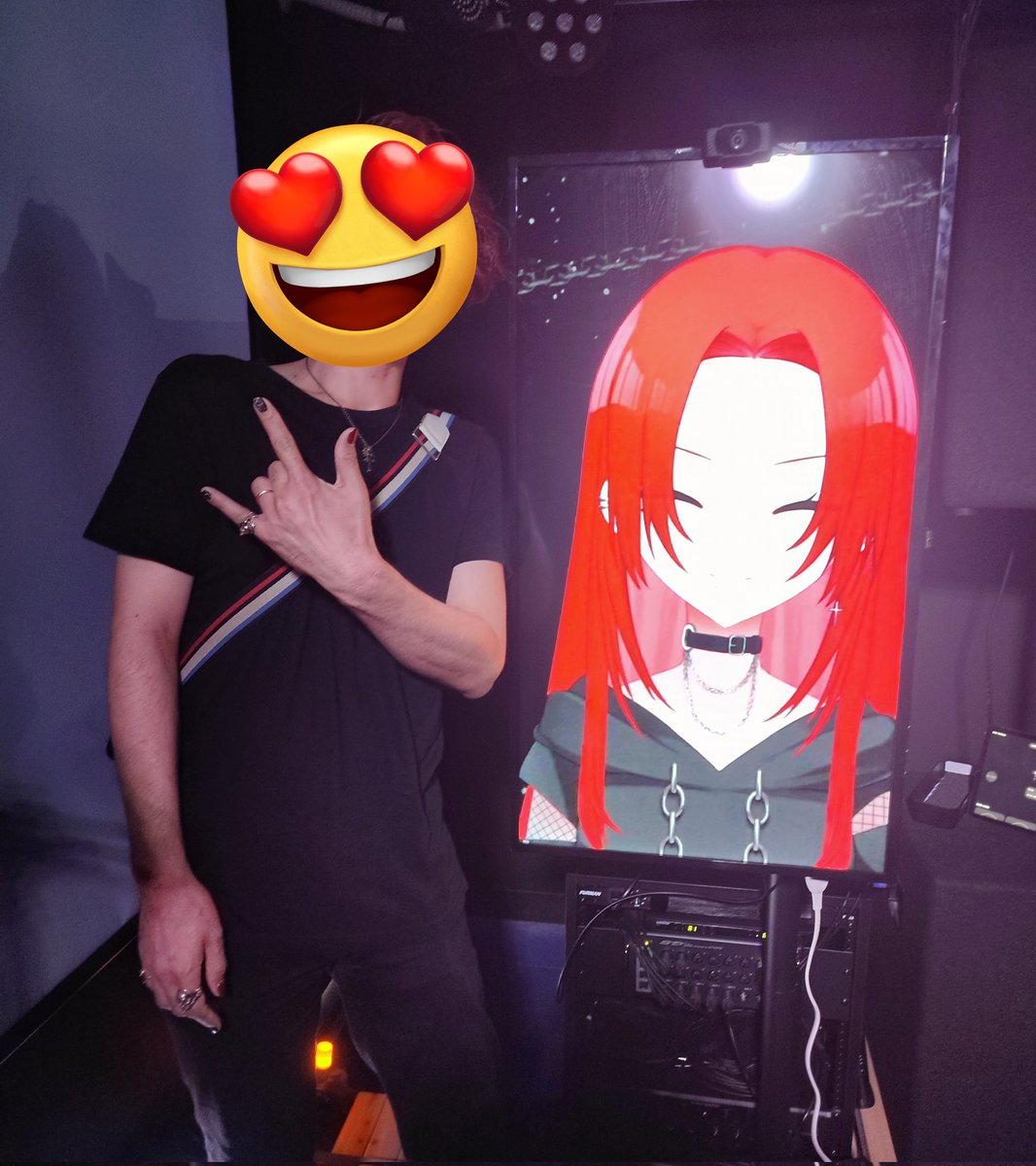 Bauer_NTKJMSCD_'s tweet photo. ライブってほんとうーに良いものですね
握手会のオンラインとも違う対面1on1…照れるぜ
会場ですぐ分かったと言っていただいてとても嬉しかったです　まる
現地Target［N］に絡めなかったことだけが悔やまれる
#NERA
#RockwithNERA
#ぶいうた祭り https://t.co/iy2Nj1JtXF