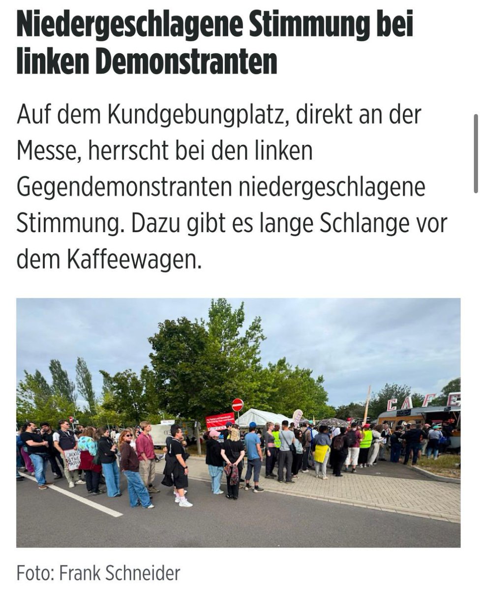 nguyen_afd's tweet photo. „Auf dem Kundgebungplatz, direkt an der Messe, herrscht bei den linken Gegendemonstranten niedergeschlagene Stimmung.“
Bei uns ist die Stimmung hervorragend. Wir sind seit 3:30 Uhr auf den Beinen und haben pünktlich um 10:00 Uhr angefangen, während die Linksterroristen das geplante „Endzeit-Szenario“ verschlafen haben.
Wie heißt es so schön? Der frühe Vogel fängt den Wurm. 🐛 
Mit @Jochen_K_Roos