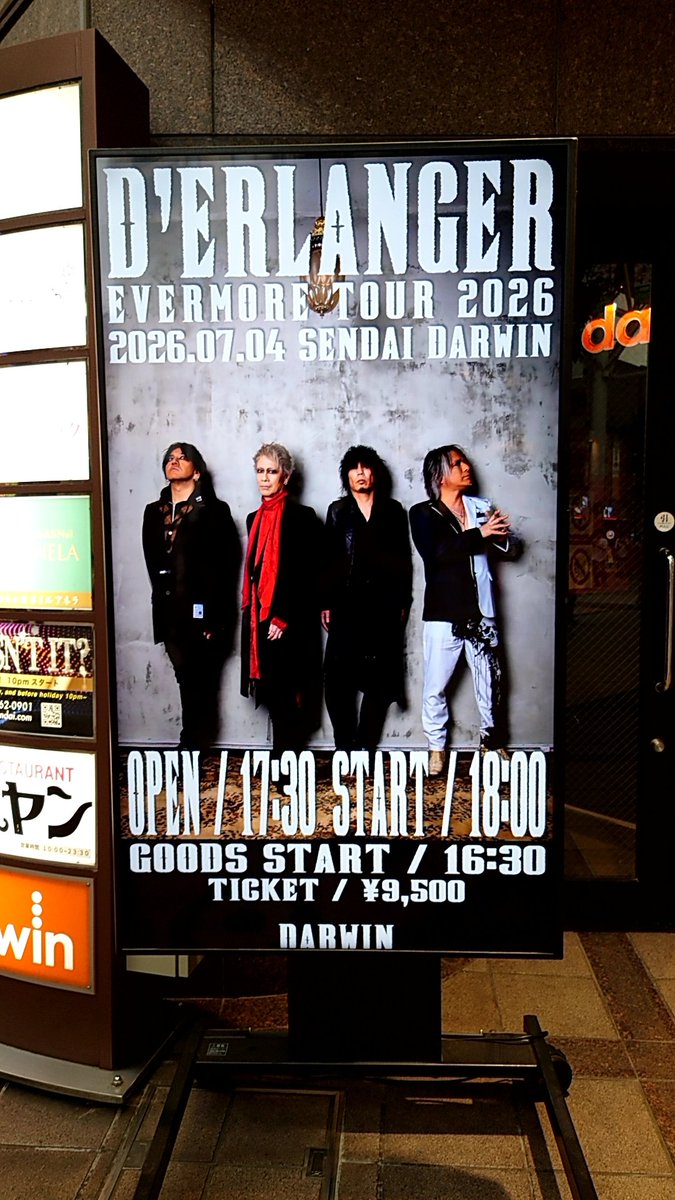 kumalunatic's tweet photo. D'ERLANGER一体何年振りに観るだろうか⋯
あまりに久々過ぎて💦
kyoの病気の件もあって心配だったけど、無事活動継続出来ていて本当に良かった！
7〜8年振りに思い切り楽しみます！！ https://t.co/dchnZ1UErn