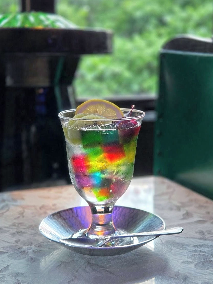 soiree1948's tweet photo. 〜透明感のあるカラフルなゼリーポンチ✨〜

50年前からある当店のカラフルなゼリーメニューは、さっぱりとした大人の味付けにしており、 後味が爽やかな一品 でございます✨

是非ゼリーメニューをお試しくださいませ✨

※2026年3月26日、店舗が、登録有形文化財に登録決定しました✨ https://t.co/WB2NBdScu0