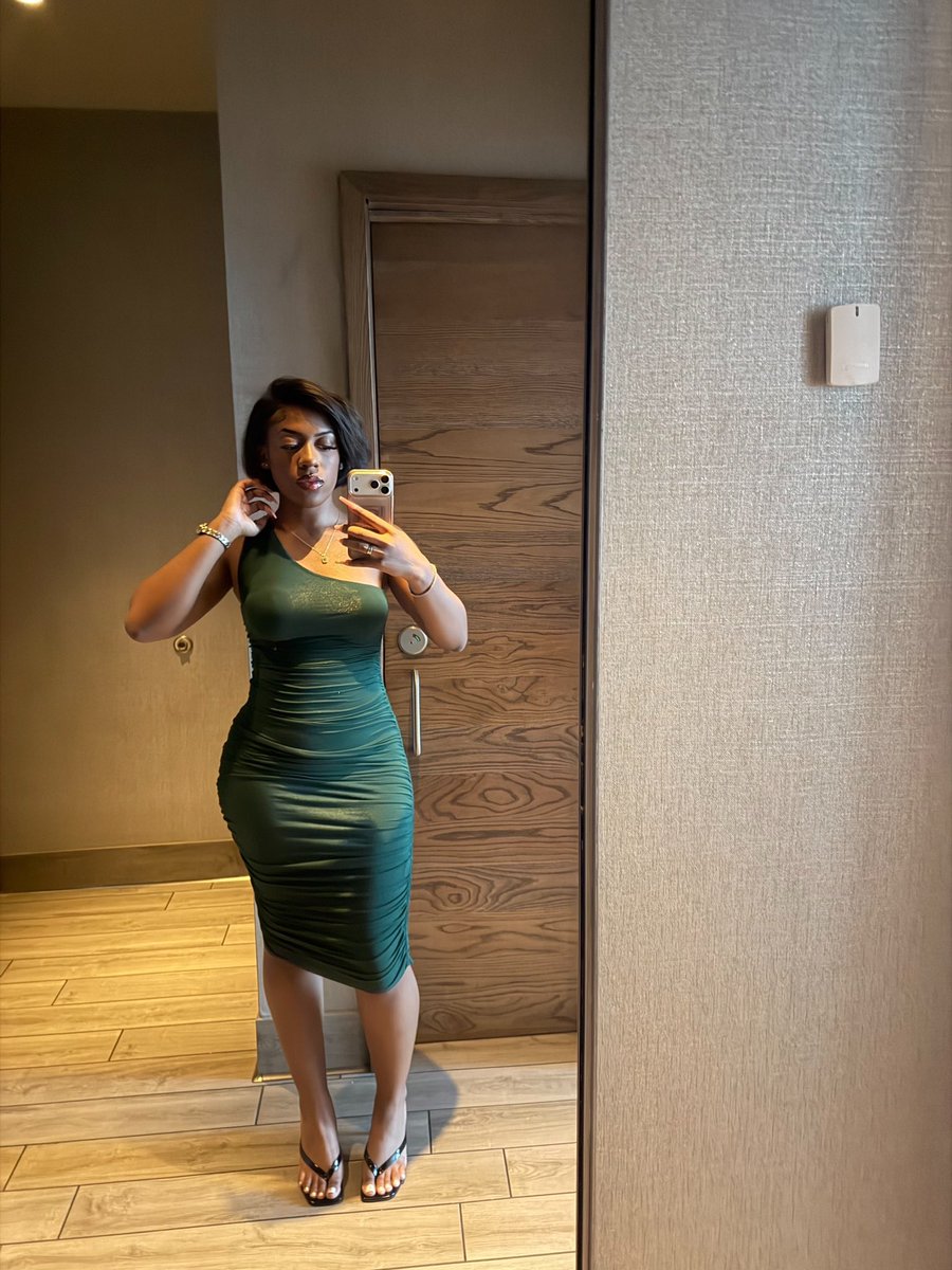 karington_roach's tweet photo. Birthday loading😩 https://t.co/NFvUJcWVmU