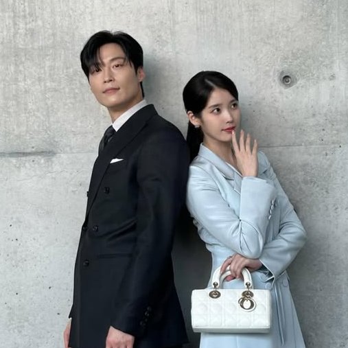 altheviareth's tweet photo. Dikenal sebagai aktor underrated sebelum namanya melejit lewat My Royal Nemesis, Heo Nam Jun ternyata punya alasan yang membuatnya tetap bertahan di industri hiburan Korea 🥺💗

Tau gak kalau Heo Nam Jun pernah jadi model MV IU yang judulnya "Never Ending Story"?

Dalam wawancara terbarunya, Heo Nam Jun mengungkapkan bahwa menjadi model di MV itu merupakan salah satu momen paling berkesan dalam kariernya.

Heo NamJun bilang, "Bisa tahu kalau sosok sebesar IU menyadari keberadaan saya di dunia ini saja sudah membuat saya merasa tidak punya penyesalan lagi."

Kadang kita juga suka ngerasa gitu gak sih? Mau capek atau nggak capek, seenggaknya kita tahu kalau semua usaha yang kita lakuin selama ini ternyata ada yang melihat dan menganggap keberadaan kita berarti. Itu aja kadang udah cukup buat bikin kita terus bertahan 🥹💗