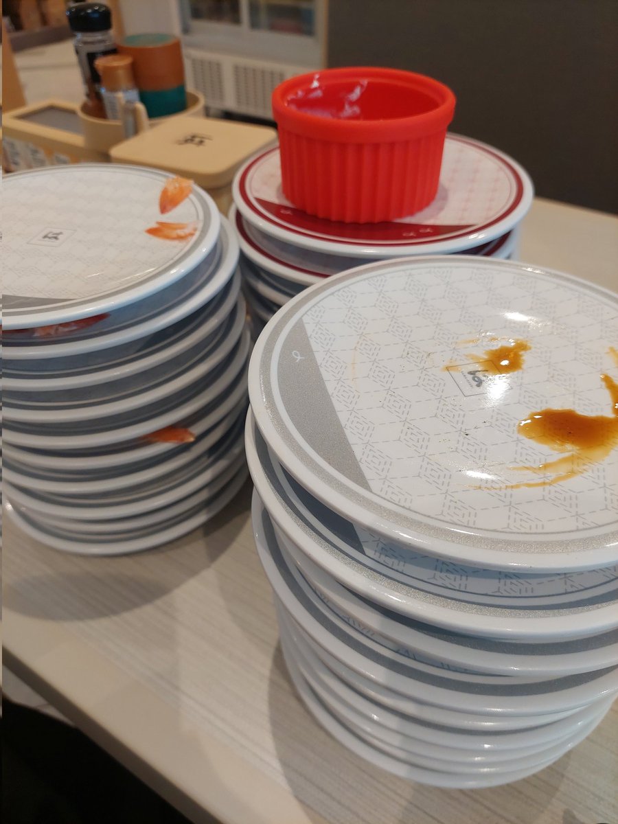 mnikinaco's tweet photo. はま寿司 爆食〜♪
お寿司30皿(ほぼえび)
サブ3つ
デザート3つ

去年コロナになって以来あんまり食べれなくなっちゃったんだよなぁ😿
でも美味しかったから満足💜😋 https://t.co/p4NhefwzEn