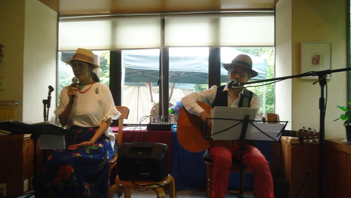 bitapee4radio's tweet photo. 隣のカフェラグラスでBeyond9さんライブ、
The Beatles、Billy Joel、中島みゆき、ユーミン、大きな古時計、オリジナルなど良かった。 https://t.co/DiG4SLOLW6