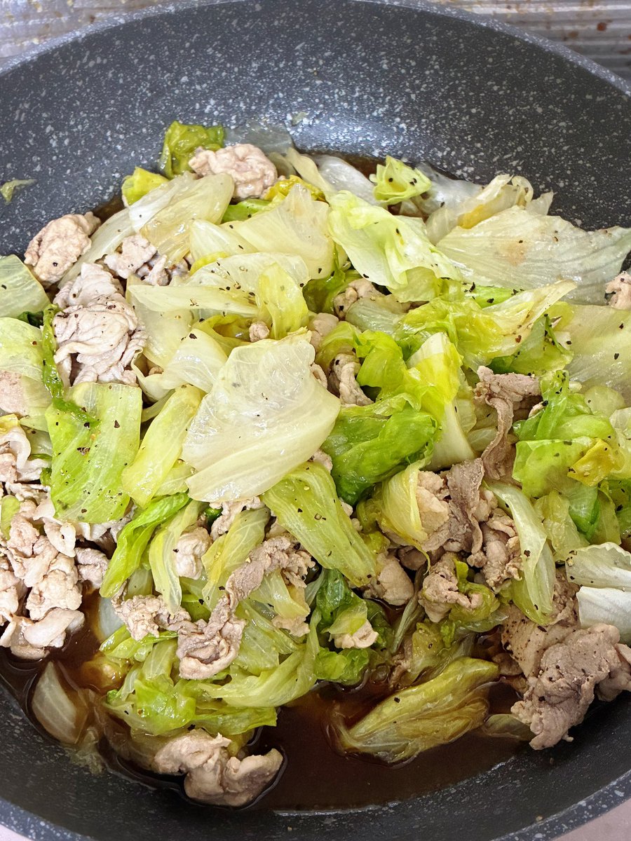 ai_yade's tweet photo. 今日は豚肉とレタスの醤油炒め🥬
蒸し暑いね〜σ(^_^;) https://t.co/2ZTJhyiDUL