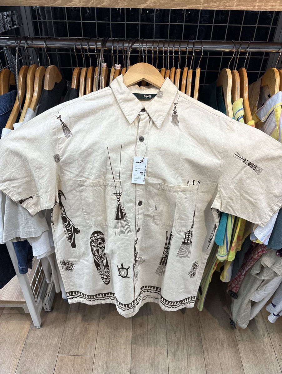 dkuo_mens_study's tweet photo. インド製のやつで
コットンなのに麻みたいな質感と色味
更に柄が軽くて入った物は

会員制の古着屋やってた時によく売ってたな

七三分けのイケメンが買ってくれた時はスカウトしてコンサルしてたカフェに連れて行って撮影したなw

あの写真使いたいけど今は権利俺にないからデータないんだよな。。。 https://t.co/mKdD1nCHaU