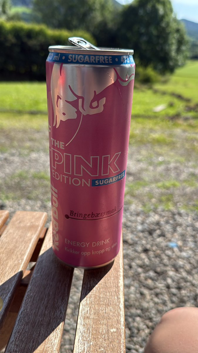 himyvodka's tweet photo. Uwazam ze @redbull powinien mnie sponsorowac, bo ilosc jaka go pije jest zajebiscie duza, a ze jestem w Norwegii to moj ulubiony jest w wersji 473 ml 🫶🏻 https://t.co/58h77P9MZq