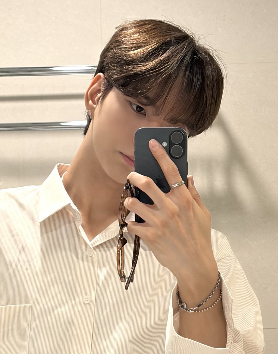 tode1156's tweet photo. 어
내 남친 ...내남친...............같은데 https://t.co/P57QkUfTC3