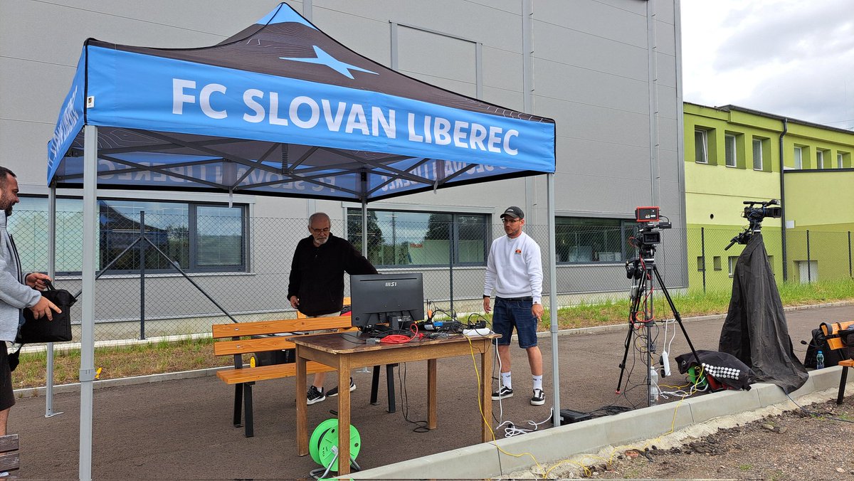 StepanHanus's tweet photo. Tentokrát jsme komentátorské stanoviště pro @t_carnogursky trochu vyladili 👌📽👍
#FCSL #LIBDUK https://t.co/JT6DJpX5yy
