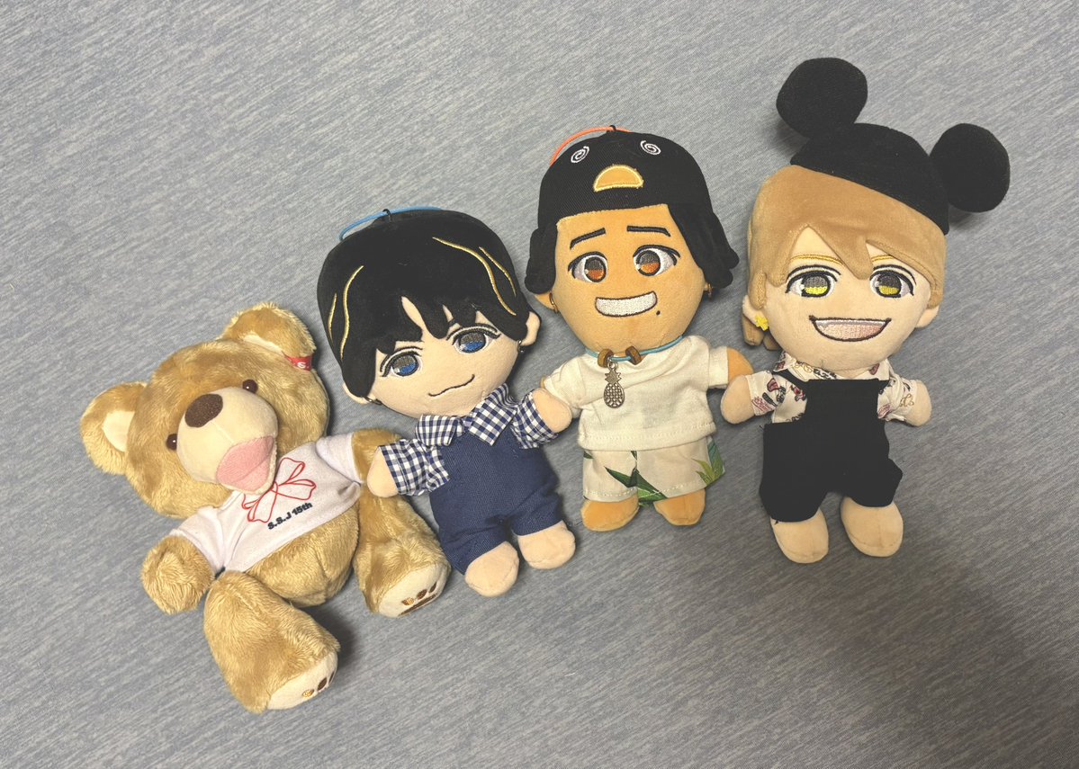 915ebimumu's tweet photo. 左からくま子🐻りゅーせー💙あきと🧡じゅんた💛 https://t.co/G2wGWtqLW6