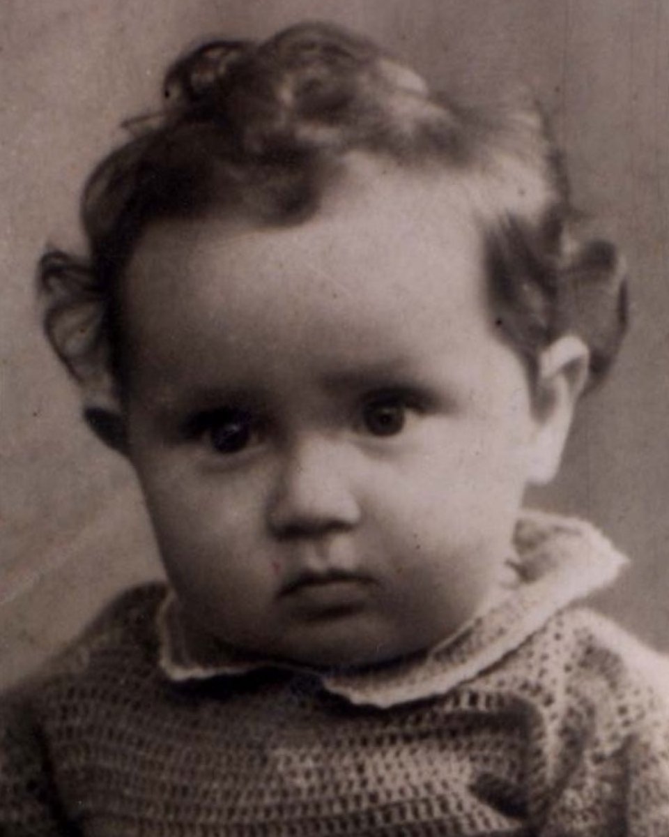 AuschwitzMuseum's tweet photo. 4 July 1944 | A transport of 1,100 Jewish men, women, and children arrived at Auschwitz from Drancy in German-occupied. After the arrival, a selection was made by SS doctors; 398 men and 223 women were registered in the camp. The remaining 479 people were murdered in a gas chamber. 
---

Among them was Annie Dirnfeld (b. May 1942)