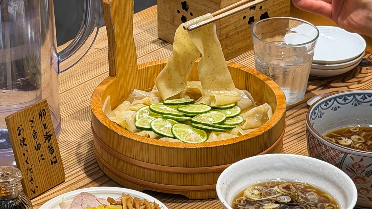 taguttyyy's tweet photo. 東京駅で夜ご飯食べるなら絶対ここ行って！
行列ができるほど人気の"かね田"で復活した
夏限定のすだち昆布つけ麺がマジ美味すぎ🍜
さっぱりしてるから暑い今の時期には最高だし
何より駅直結で行けるのありがたすぎる😮‍💨
1人でも入りやすいし仕事終わりにまた行く！ https://t.co/dp0PNShSzC