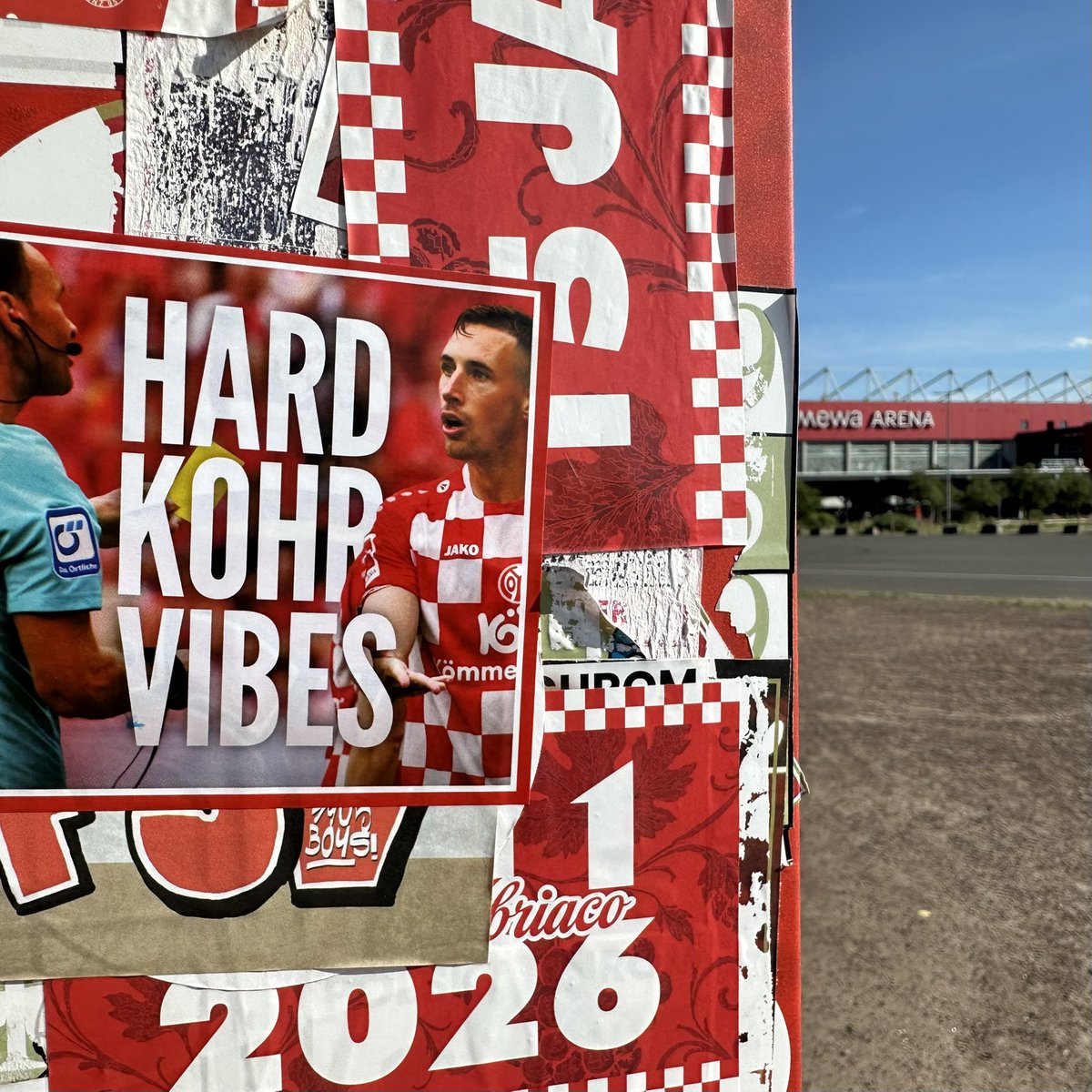 bch's tweet photo. Feiere ich! #HardKohrVibes #Mainzaaa #Mainz05 https://t.co/11hs3nqnmQ