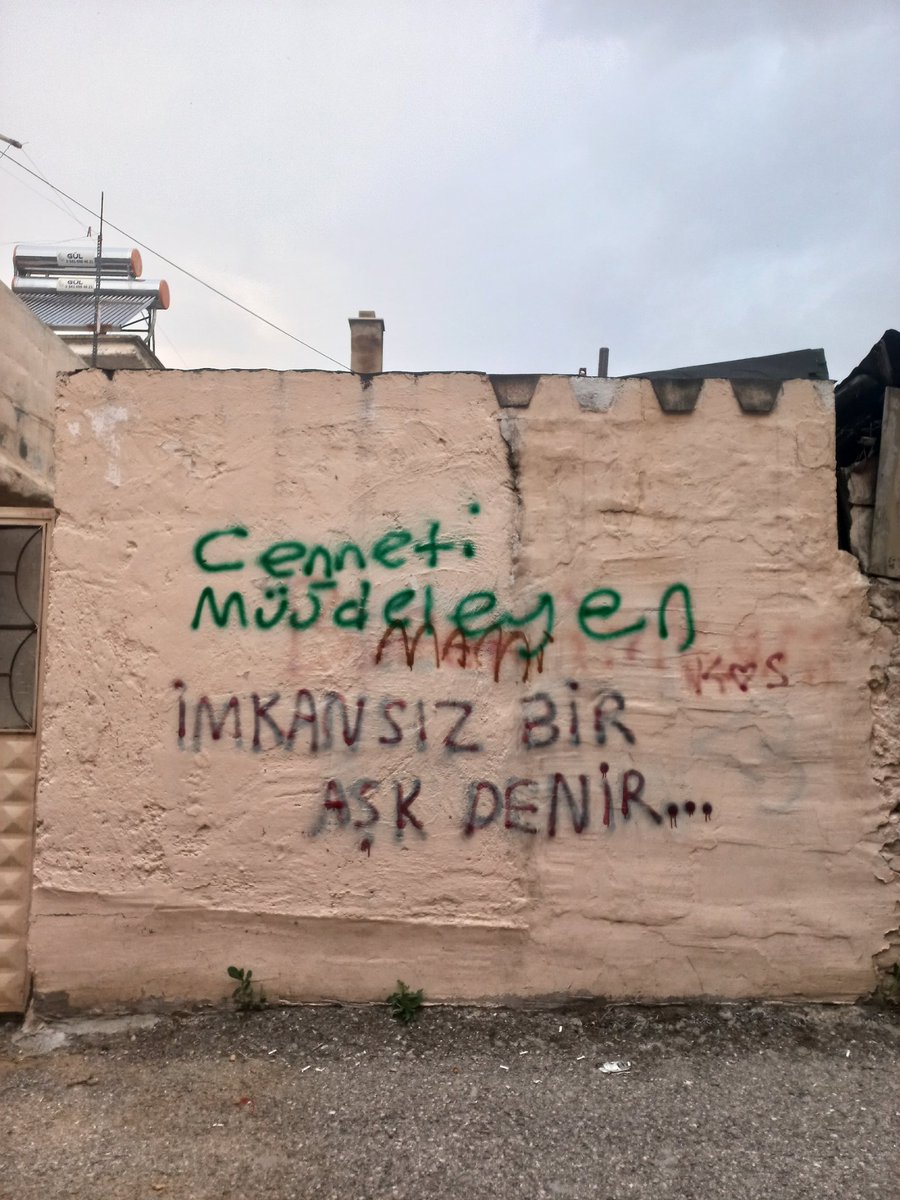 __kul7's tweet photo. Isparta'da karşıma çıkan duvar yazıları.. neler yaşamışsınız gelin bi' anlatın ya https://t.co/GDkpsaMHXC