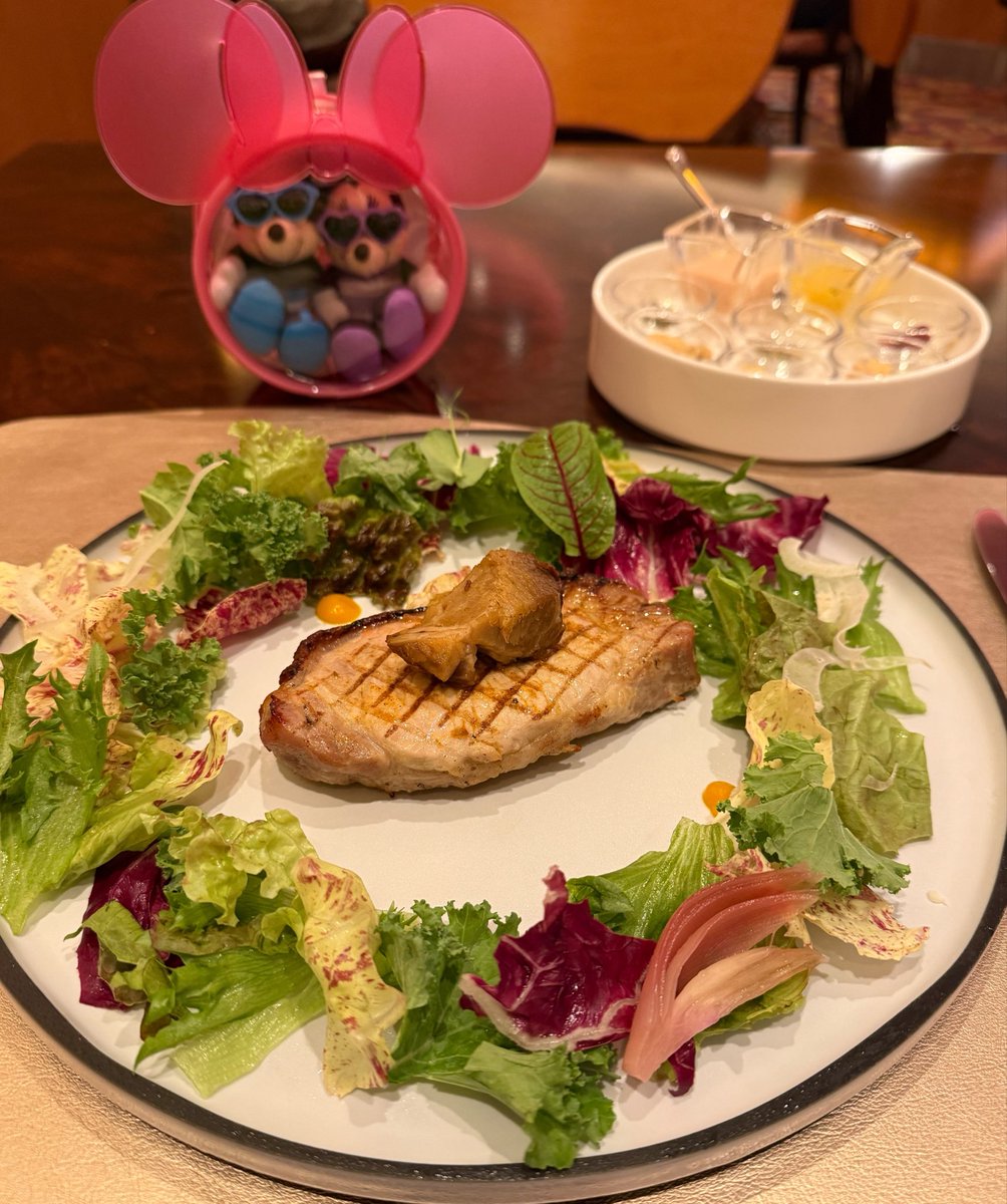 nira_hiro's tweet photo. アペタイザーのグリーンカリーソースと、とうもろこしの冷製スープ凄く美味しかった🤤 https://t.co/lp7ZFJqkNq