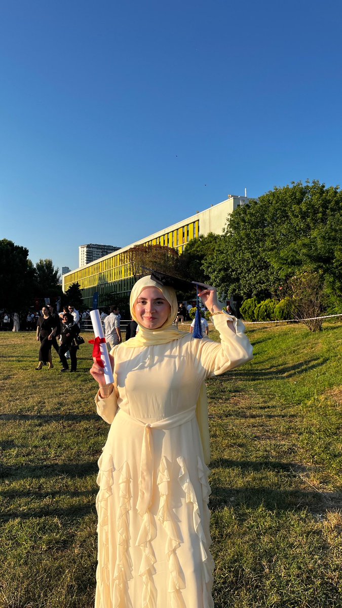 FDAndic's tweet photo. Torunlarım ileride büyükannem üniversite mezunu diyebilsin diye https://t.co/vux4qwtjIg