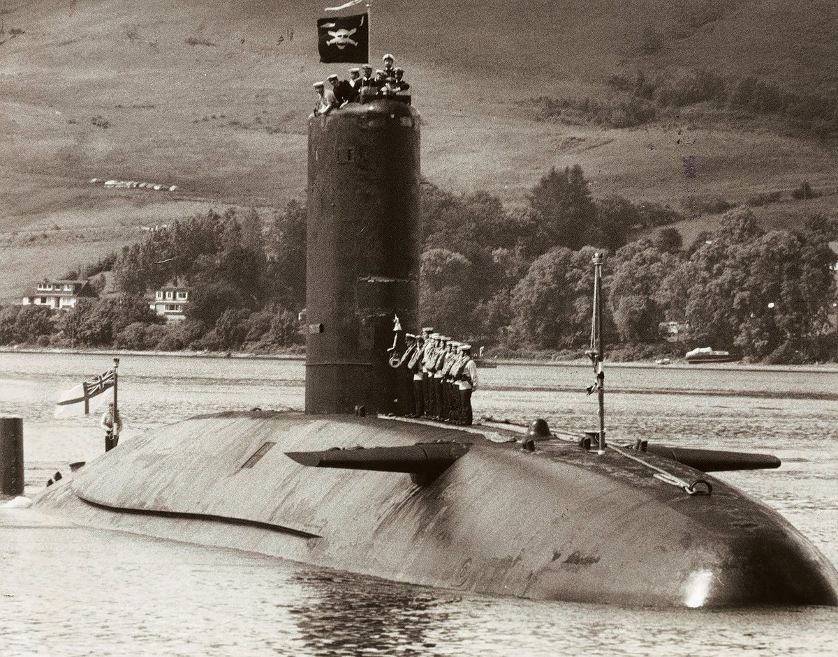 FalklandsinUK's tweet photo. On this day in 1982, HMS Conqueror returned to Faslane flying the Jolly Roger to signify a successful operation.

The flag featured an atom, crossed torpedoes and an outline of the ARA General Belgrano which she sunk on 2nd May 1982 with the loss of 323 lives.

#Falklands44 https://t.co/ZSYbcxaChH