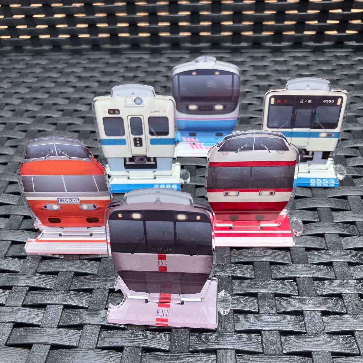 odakyu_trains's tweet photo. ＼7月6日発売🎉／

小田急線4駅に設置のカプセル自販機に、「1990年代に活躍した人気車両」を集めたアクリルスタンドが新登場

🚇ラインナップは、
・EXE
・RSE
・HiSE
・NSE
・8000形（未更新車）
・2600形（VVVF）
＋シークレットを含む全8種！

この機会にぜひどうぞ

※TRAINSでの販売はありません https://t.co/it78bGQRvR