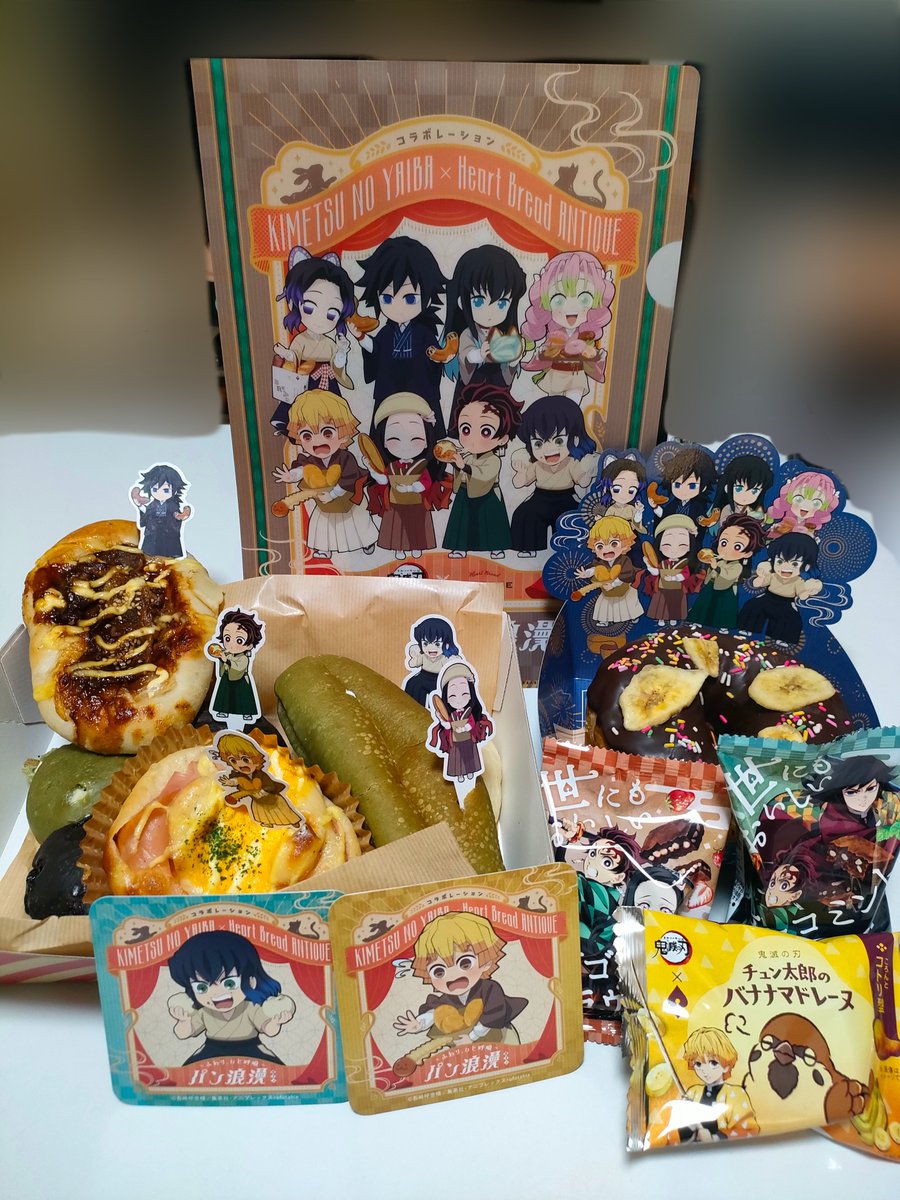 AngelSick_vocal's tweet photo. パン買ってきた🤤💖
今日だけでは食べきれないから明日の朝食にも食べようっと！
グッズは既に完売だった😭 https://t.co/WHixK1qbt2