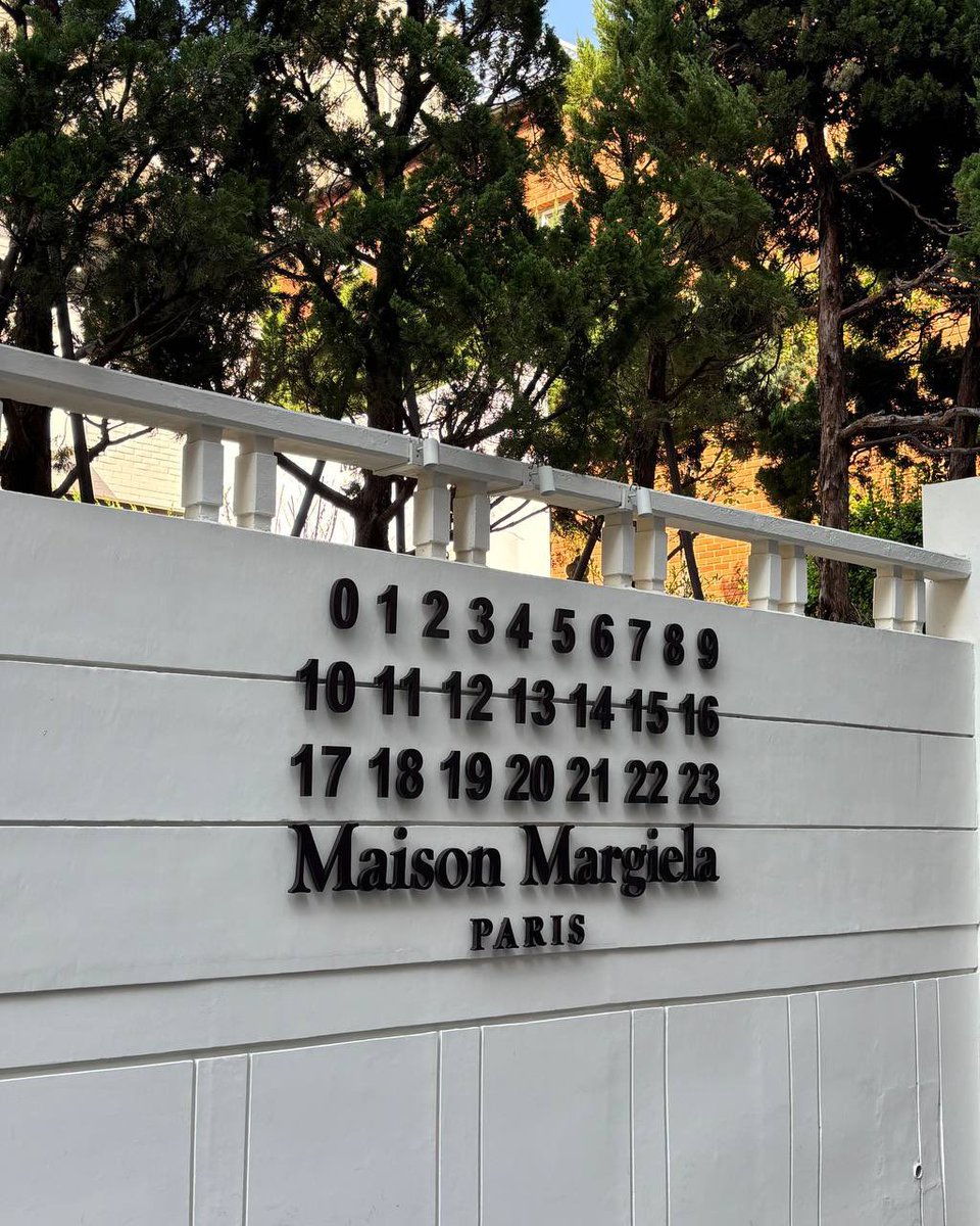 ssensevoid's tweet photo. Maison Margiela Flagship Hannam Café https://t.co/K4RxW2GogK