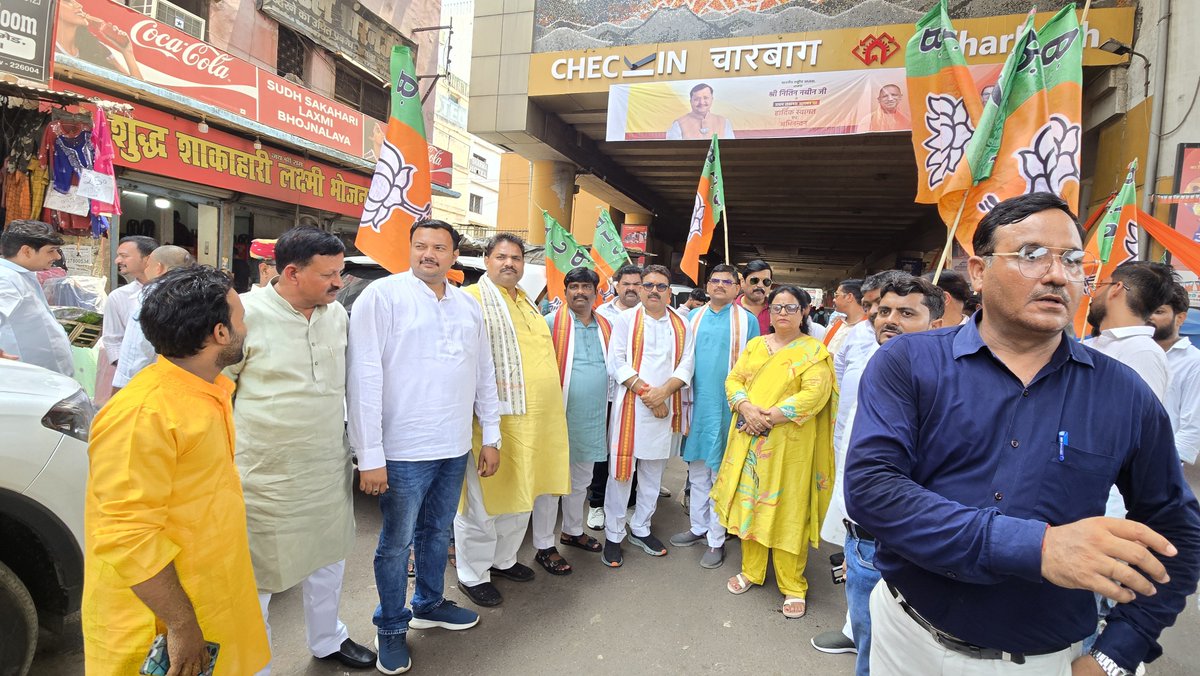 SuneelVMLA's tweet photo. आज लखनऊ आगमन पर विश्व के सबसे बड़े राजनीतिक दल भारतीय जनता पार्टी के राष्ट्रीय अध्यक्ष आदरणीय श्री @NitinNabin जी का मेट्रो स्टेशन चारबाग प्वाइंट पर जिला अध्यक्ष श्री राजेश शुक्ला जी के साथ हार्दिक स्वागत एवं अभिनंदन किया 
#nitinnabininup
#pankajchoudharyup
 #everyonefollowers https://t.co/3XFhmBpofz