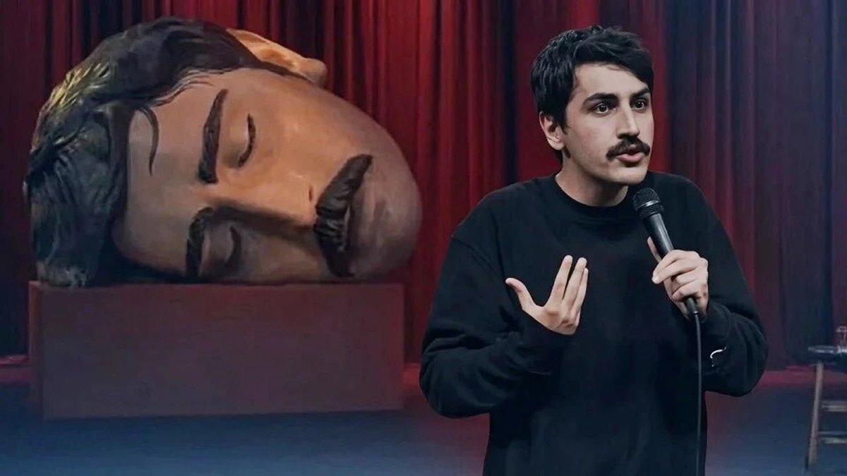 ormnmustafa's tweet photo. Dini değerlere bu kadar sıkı sıkıya bağlısınız madem;

Bu ülkede cezaevlerinde, Kuran kurslarında çocuklara tecavüz edildi. Neredeydiniz? 

Deprem bölgelerindeki insanların mülkiyetlerine el konuldu. Neredeydiniz? 

Rojava’dan tırlarla buğday ve zeytin çalınıp boğazınızdan haram lokma geçirdiler. Neredeydiniz? 

Yüzlerce bürokratın pis işleri ortaya çıktı. Neredeydiniz? 

Üniversitelerde genç kadınlar fuhuş çetelerinin ağına düşürüldü, çoğu da devlet kademelerinde bürokrat. Neredeydiniz?

Dağlarınız, doğanız maden uğruna talan edildi, nefesinizi kestiler. Neredeydiniz? 

Ormanlarınız yakıldı, yerine villalar, oteller yükseldi. Neredeydiniz? 

İnsanlar her gün açlık çekiyor, intihar ediyor. Neredeydiniz? 

O kadar çok suçunuz, günahınız, ahlaksızlığınız var ki, sığmıyor dünyaya. Sığmıyor. Peki bunların hepsi dinde haramken, günahken, kul hakkıyken neredeydiniz?

On kitap inse, sizin utançlarınız dizilse gene de sığmaz. 

#DenizGöktaş