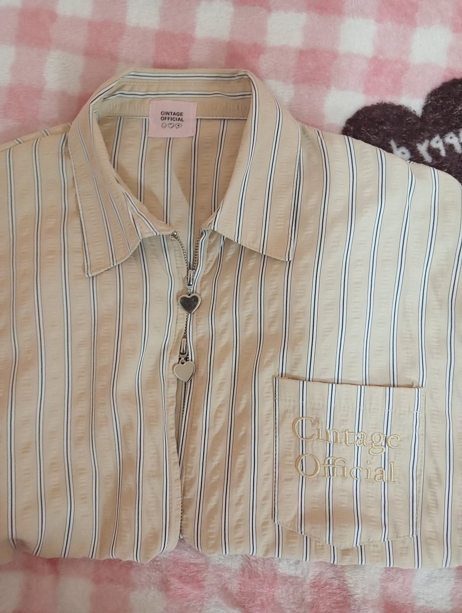 ai_ppx's tweet photo. ส่งต่อเสื้อเชิ้ตแขนยาว cintage
🌟220รส.
#ส่งต่อเสื้อผ้ามือ2 #ส่งต่อเสื้อผ้า #ส่งต่อcintage #ส่งต่อstylist #ส่งต่อเสื้อผ้ามือสอง #เสื้อผ้ามือสอง #โล้ะตู้เสื้อผ้า https://t.co/9NJbToSwyo