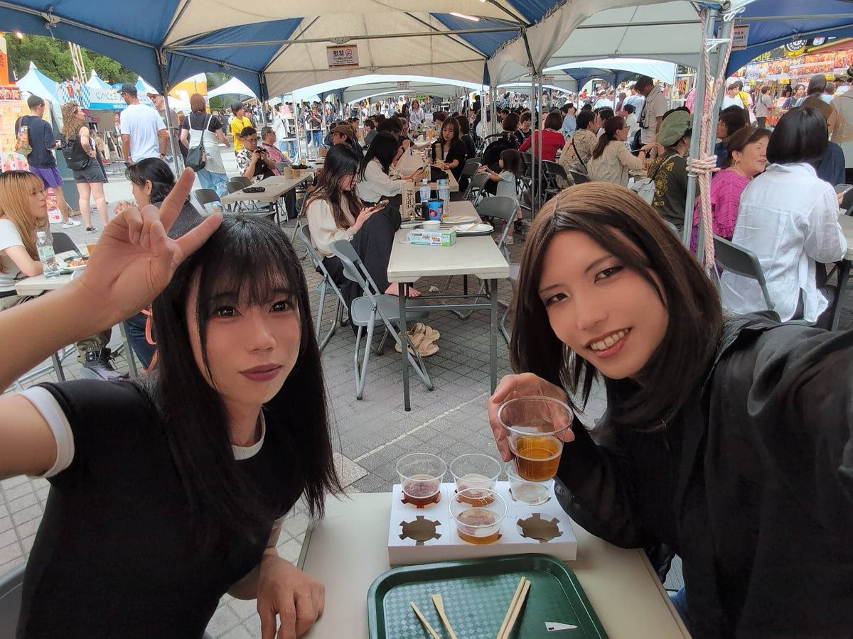 mizuho1247's tweet photo. ビールのイベント的なとこ来たよ🍺
@mana_xdres https://t.co/vOnEPdRoDQ