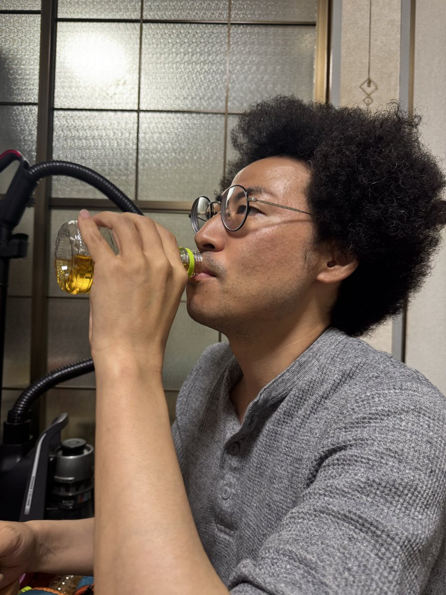 HOTPLAY448's tweet photo. 【雑学】🍉スイカを食べた後に🍵お茶を飲むと苦く感じるらしい。

なんでもスイカには本来感じないほどの苦味があり、それが舌に残るため、後のお茶がより苦く感じるとか。

サイコロ雑学で使えるかと思って試したけど……うーん
確かに苦い気もするけど、歯磨き後のミカンの酸味のが驚きは大きいかも https://t.co/i5WWXQsRFX