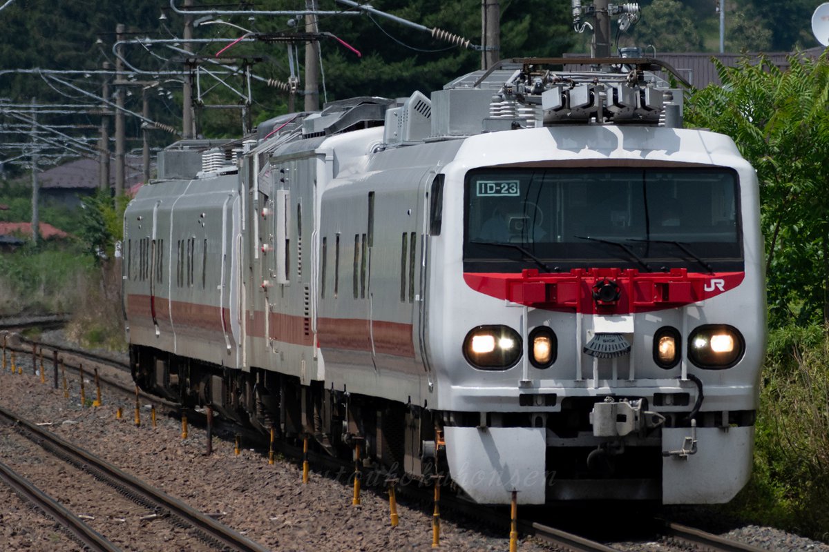 1850SL03K's tweet photo. 今日は暑くて望遠ではゆらぐ
立体感ない E491系+マヤ50 https://t.co/kN7usubEPL