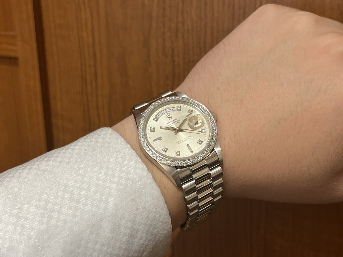 909umedashop's tweet photo. .
#rolex
#daydate
◾️ロレックス デイデイト
◾️Ref.18346A シルバーダイヤル
◾️1990年製
◾️付属品:なし
◾️商品番号:275511
ダイヤの輝きと
プラチナの重厚感がたまらない1本✨
#ロレックス #腕時計 #クォーク https://t.co/MFEVfTkH4u