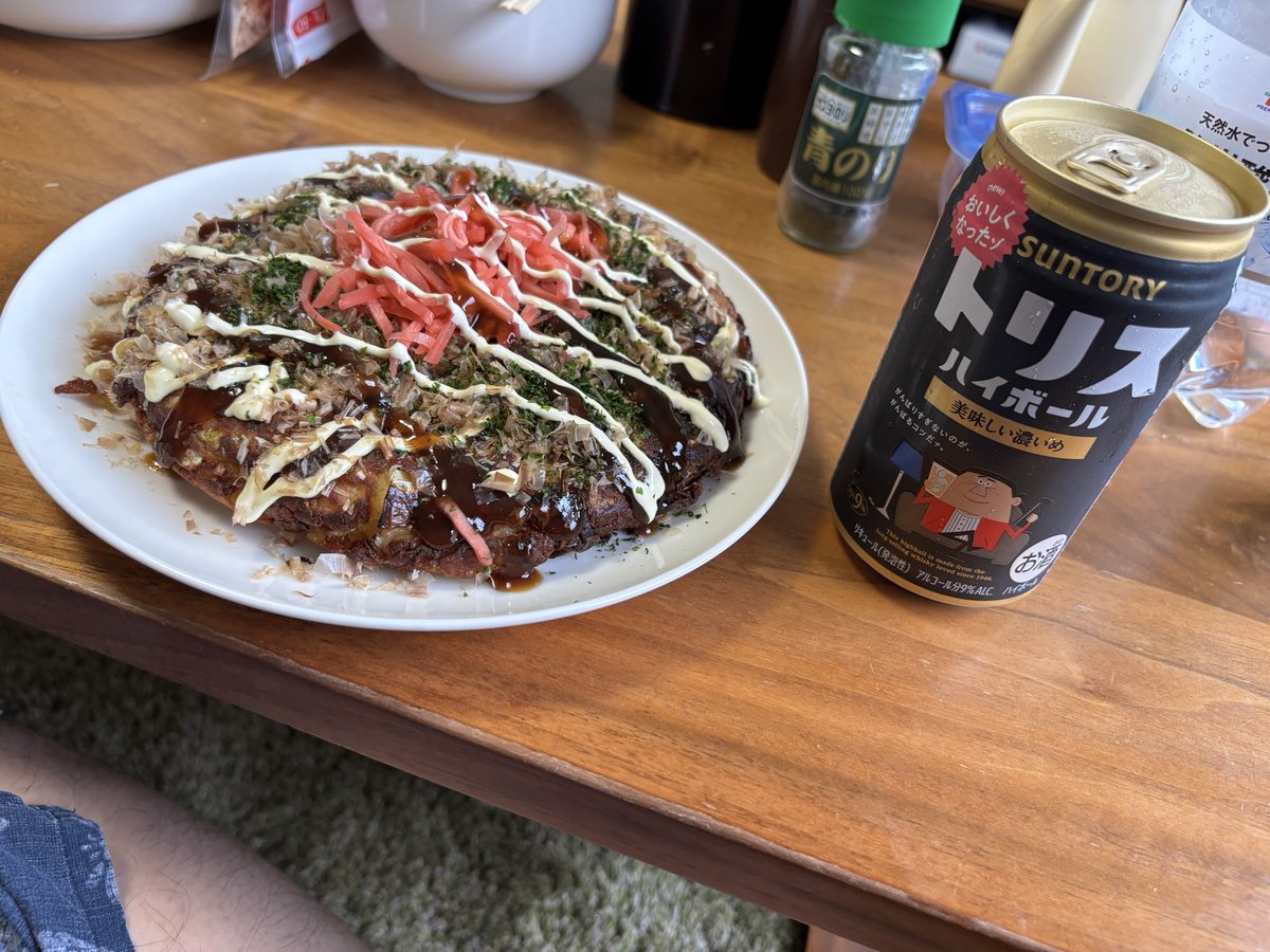 ufufu's tweet photo. 私はお好み焼きを作った。
今から食べる。トリスがおいしそう😀😀😀 https://t.co/zfVzuXKVh0