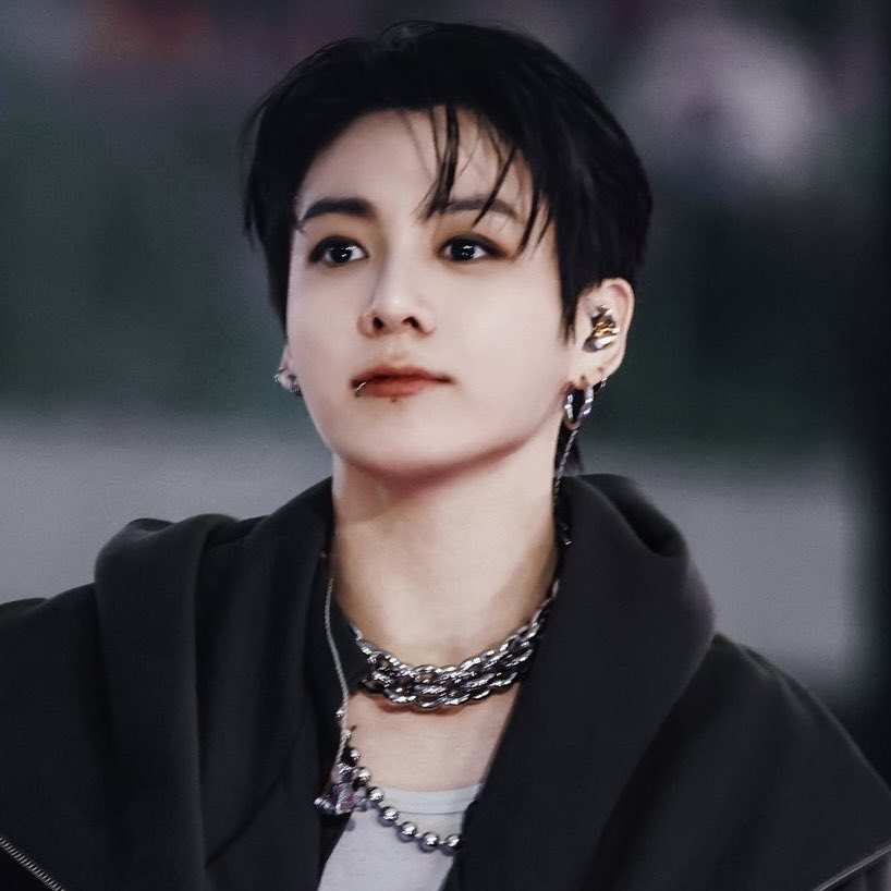archvofgguk's tweet photo. hello look at him… the visuals, the makeup, the hair… woah everything looks effortlessly breathtaking!! 💘 https://t.co/fiUsi8xdxF