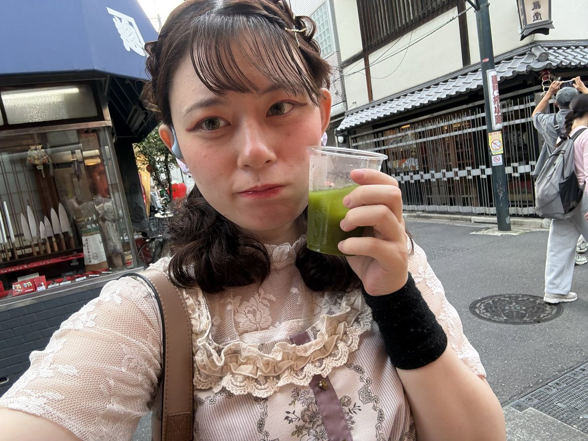 pantomimelice's tweet photo. ひとり浅草旅
冷やし抹茶めっちゃ好き！ https://t.co/3AVBkwNFwx