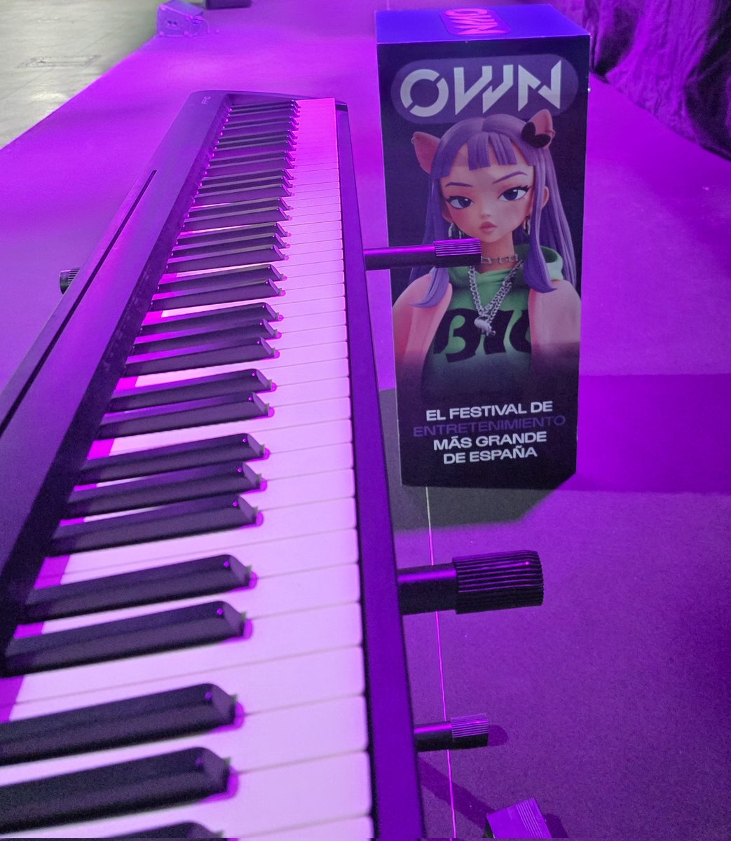 Elesky25's tweet photo. A LAS 11:30h EMPEZAMOS CONCIERTO EN VALENCIA 💜 @OpenWorldNowcom 

También podéis verlo en directo en mi canal de tuixxxx!!!
🟣/Elesky

NOS VEMOOOOS 🥹💫 https://t.co/MaviAhsOrm