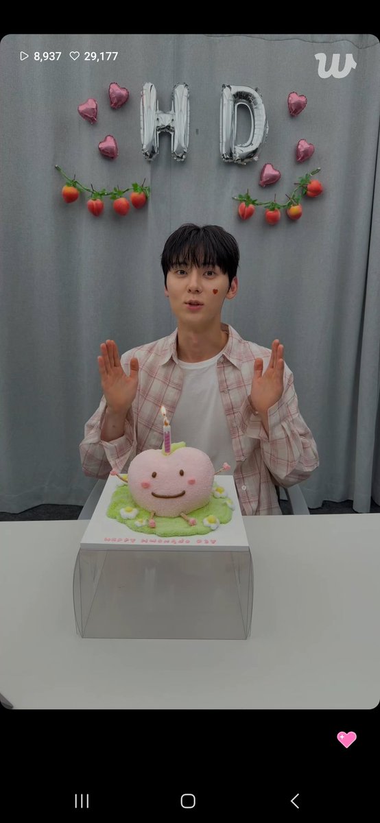 miny1na's tweet photo. 생일 달 챙겨주는 잘생긴 오빠는 어때 https://t.co/e2Ecdbvd7w