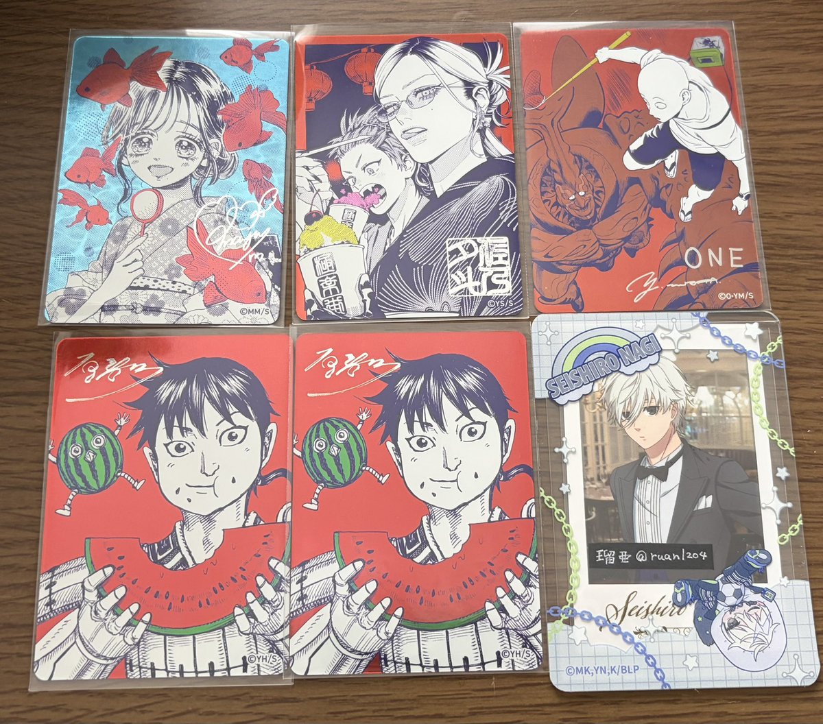 ruan1204's tweet photo. ジャンプ ナツコミ メタキラカード 特典 交換
夏コミ 2026

譲）キングダム、ハニーレモンソーダ、ワンパンマン、極楽街、カグラバチ

求）魔男のイチ3、しのびごと1

□まとめて交換優先
□郵送交換（枚数次第でミニレター使用）

※写真にカグラバチありませんが、追加購入分で入手しています。 https://t.co/vXU2USTrNu