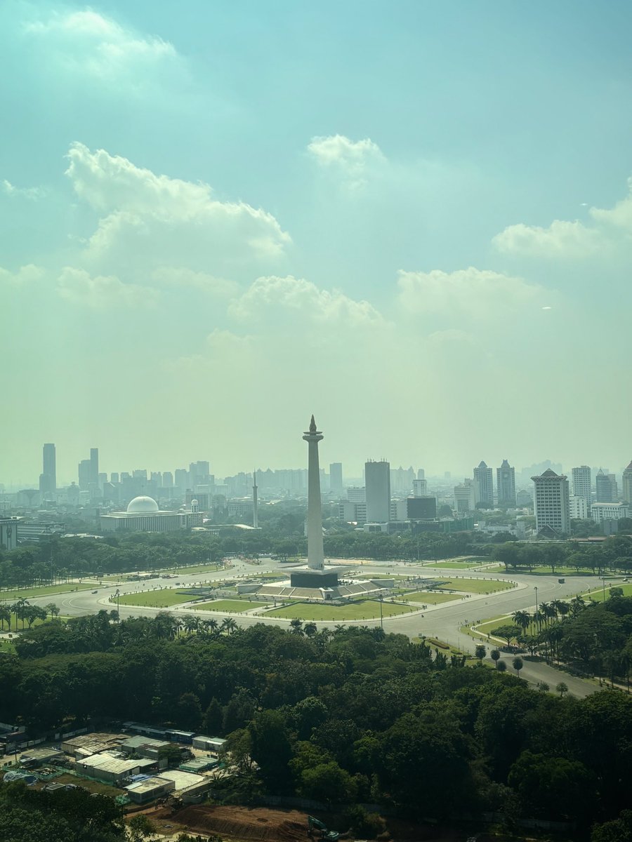 plismaunanya's tweet photo. Share foto apa pun asalkan di Jakarta 📸✨

let’s appreciate this chaotic city together… https://t.co/Sx0OJUSfsV