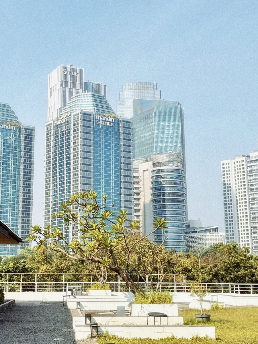 plismaunanya's tweet photo. Share foto apa pun asalkan di Jakarta 📸✨

let’s appreciate this chaotic city together… https://t.co/Sx0OJUSfsV