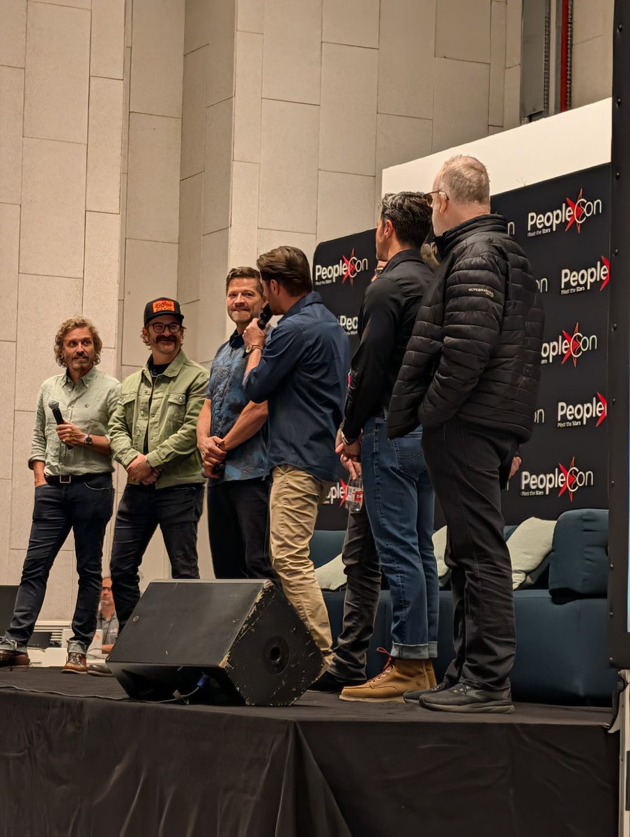 rsjrfanworld's tweet photo. Opening ceremony, #Darklight7 https://t.co/npDL3OccLt