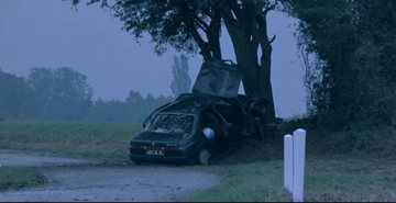 Gibboanxious's tweet photo. Three Colors: Blue (1993) 

dir. Krzysztof Kieślowski https://t.co/VWZZ0UoKGT
