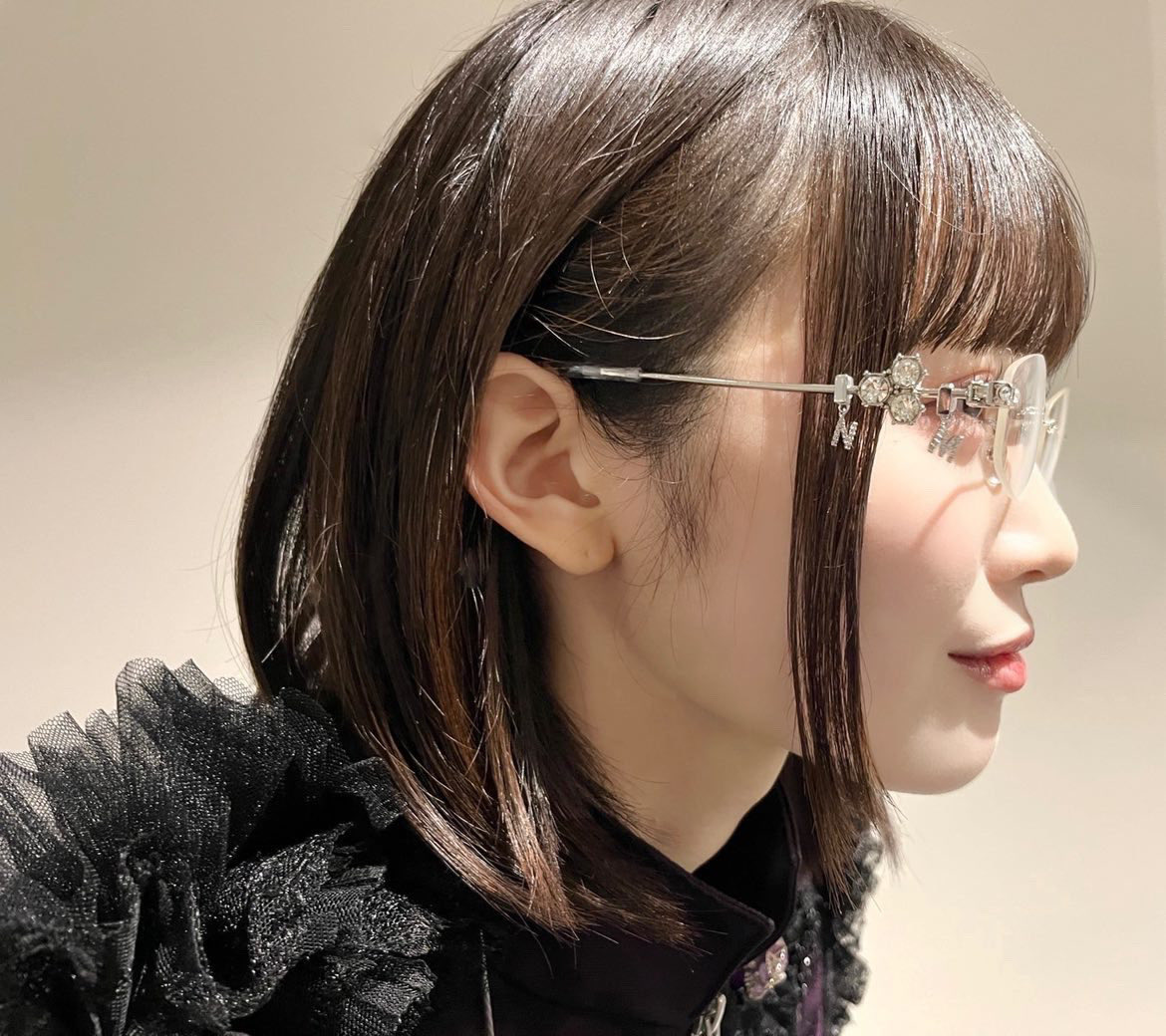 enjoueel's tweet photo. CUTIE STREET 真鍋凪咲さん

生誕祭の衣装で、
glasstouchのアイウェアチャームを
ご着用してくださいました。

大切な日にお選びいただき、
ありがとうございます🤍

#CUTIESTREET #真鍋凪咲 
#真鍋凪咲生誕祭2026 https://t.co/TT5bH3fQHm