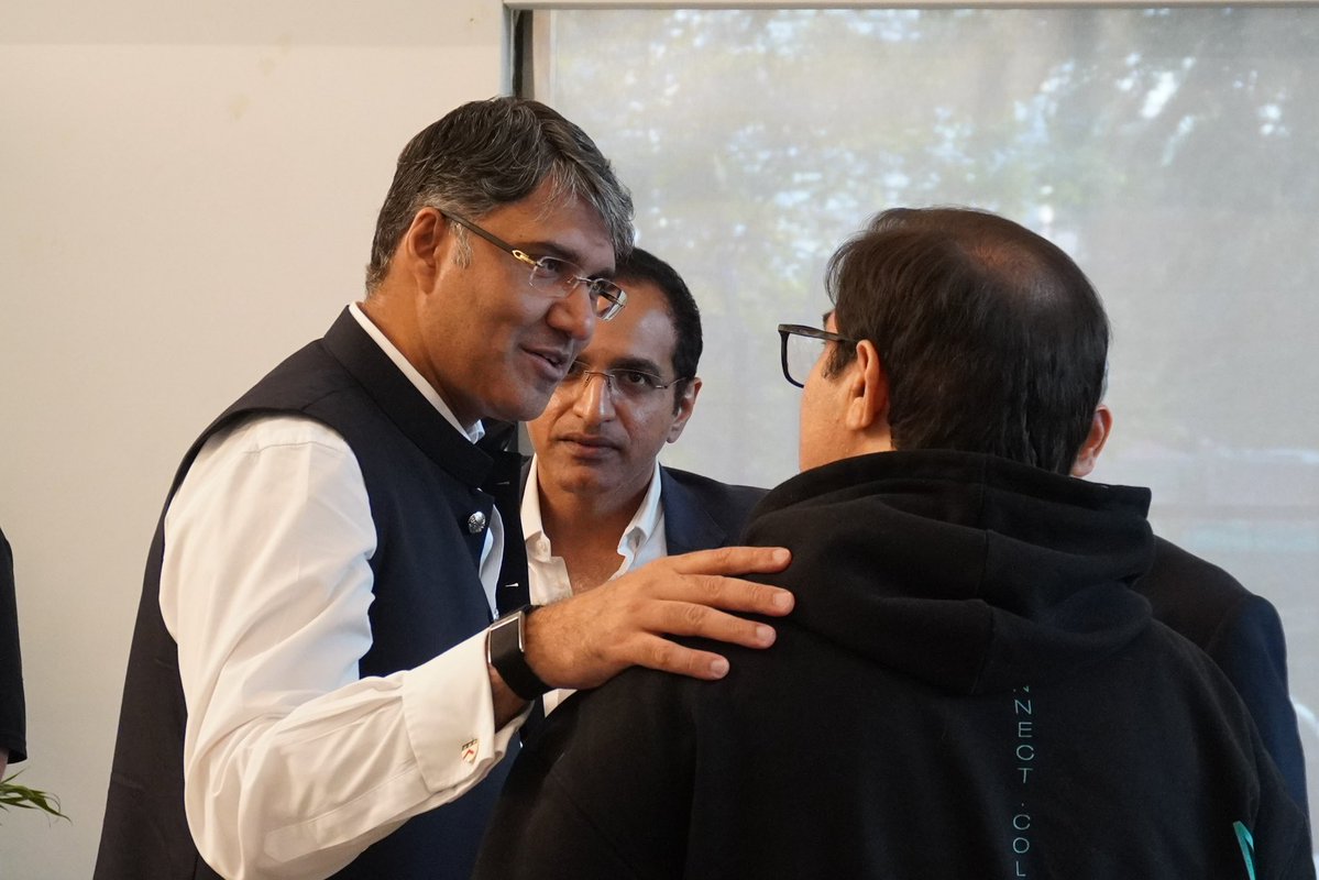 Daftarkhwan's tweet photo. Highlights from the Paklaunch Lahore Meetup at Daftarkhwan | Boulevard. It was an evening full of energy, meaningful conversations and new connections, all contributing to a stronger and more vibrant startup ecosystem in Pakistan. https://t.co/z675JXsXAd