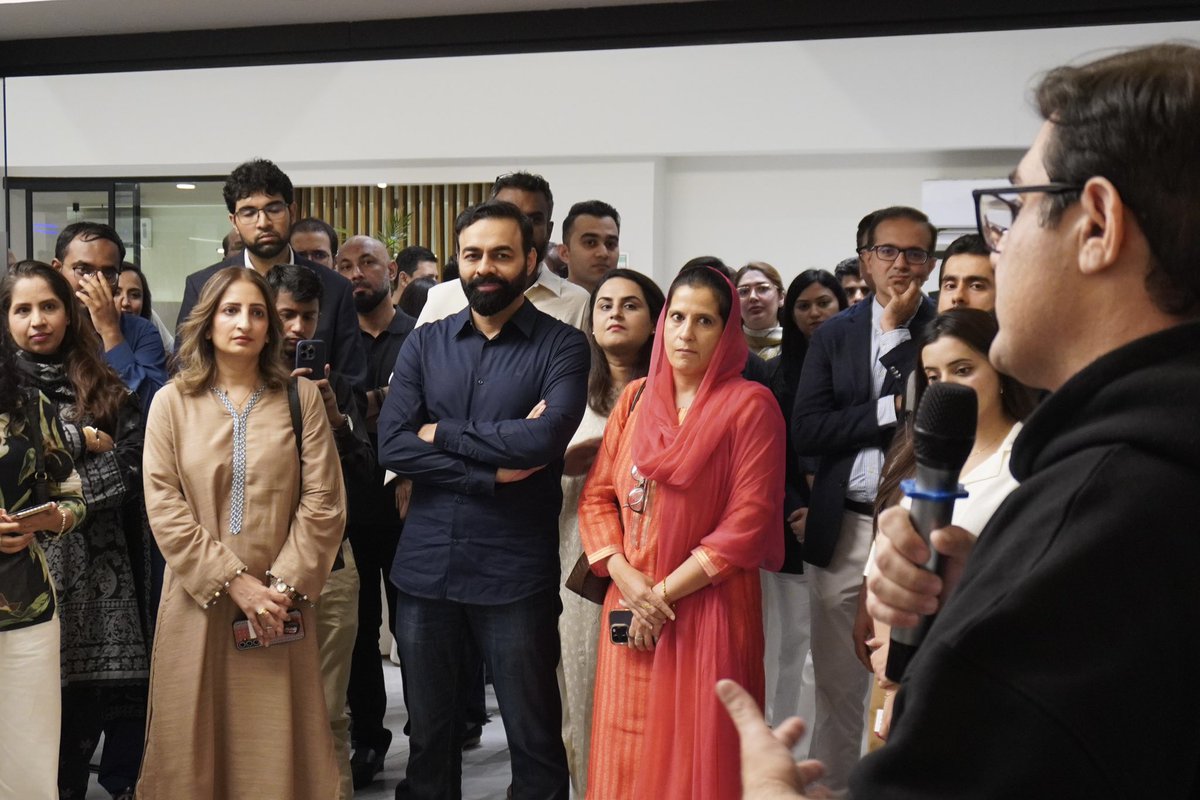 Daftarkhwan's tweet photo. Highlights from the Paklaunch Lahore Meetup at Daftarkhwan | Boulevard. It was an evening full of energy, meaningful conversations and new connections, all contributing to a stronger and more vibrant startup ecosystem in Pakistan. https://t.co/KAL2PzQxpW