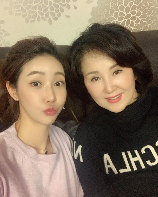 Anna09144's tweet photo. Happy birthday to my mom! Wishing her good health, all the best, and happiness every day.🎂 https://t.co/js23sNDALu