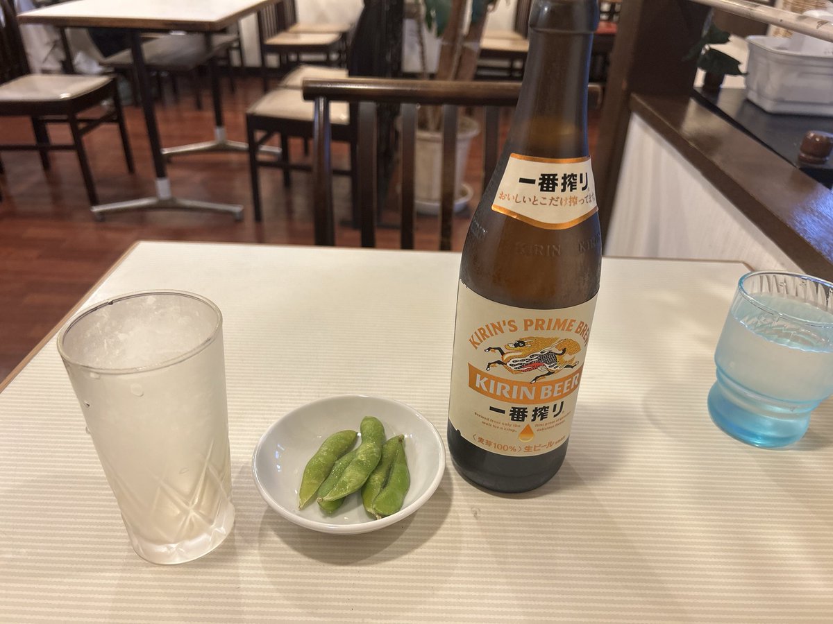 marimopanda77's tweet photo. 来たことない評判の良い街中華に来た

老母の接客が必死過ぎて不安という評判は本当だったし、料理が来るのも遅いので、今日くらいしか来れないのでちょうど良かった

きっと美味しいモノが食べられるし、ノスタルジーも感じるし、歳をある程度取ってからはこういう所も悪くないな https://t.co/dxixeto2kX