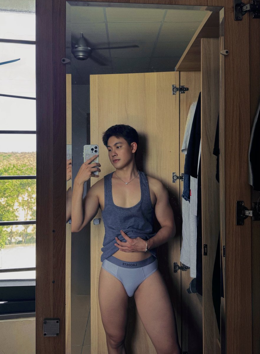 Traidepsayhi's tweet photo. Bạn này trước kia chạy Grab này dễ thương xỉu luôn, nghe nói top nhưng dăm  lắm, cuto mặt baby đjt khoẻ!! 

Ko biết giờ làm gì rồi thấy nay đẹp hơn với kín tiếng https://t.co/VCQzrDuCxC